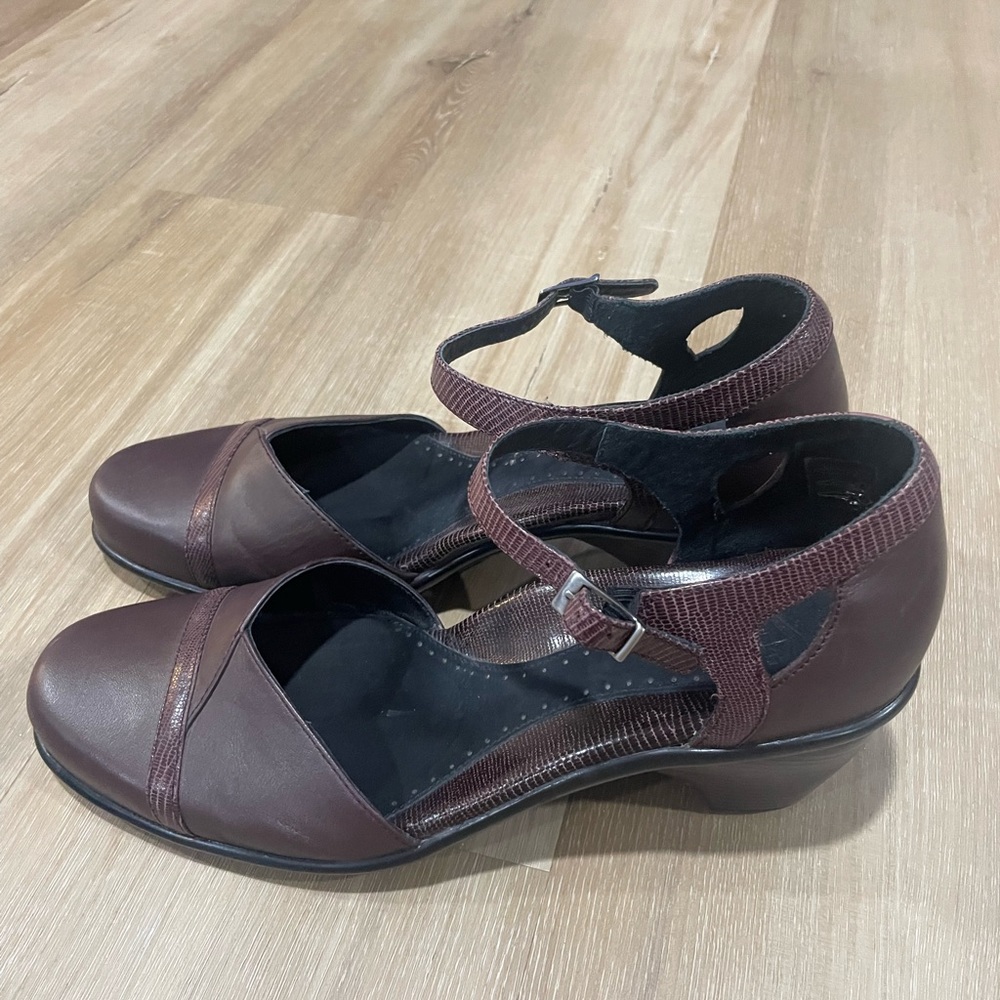 Dansko ankle strap shoes perfect condition sz 12